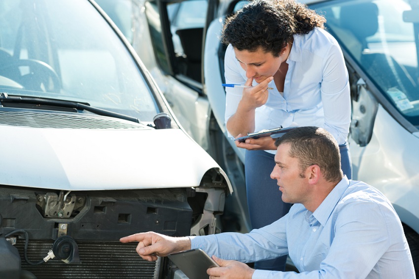 In cat timp se anunta o dauna auto si ce este o intelegere amiabila?