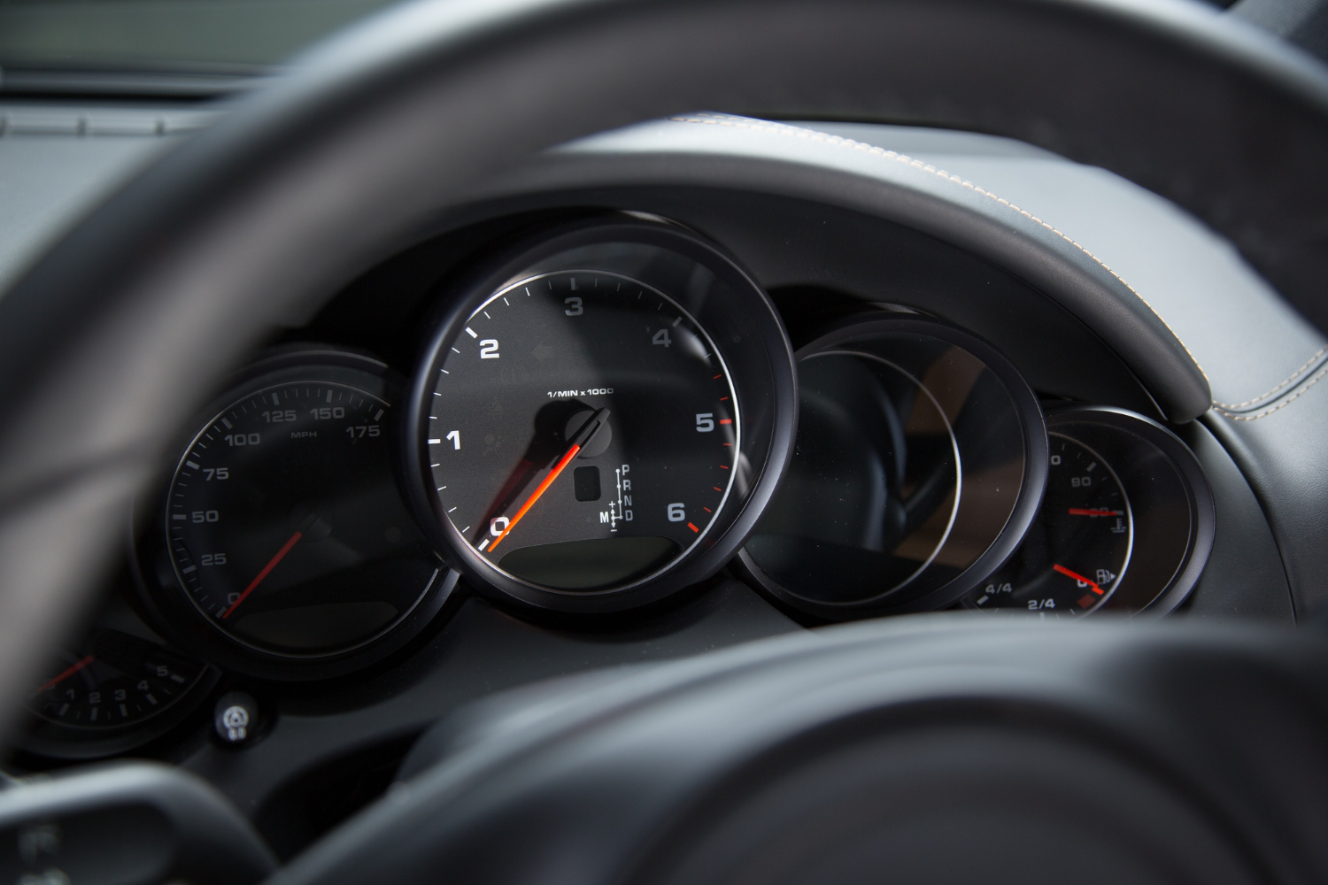 Recomandările Serus pentru oraș și drum lung: Ce să alegi din stocul Renault?